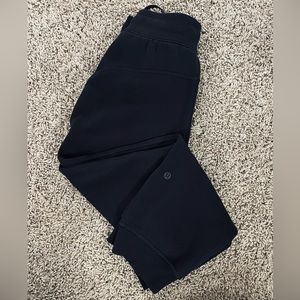 Women’s Lululemon Black Cropped Sweatpants Joggers Pants Athletic Size 4
